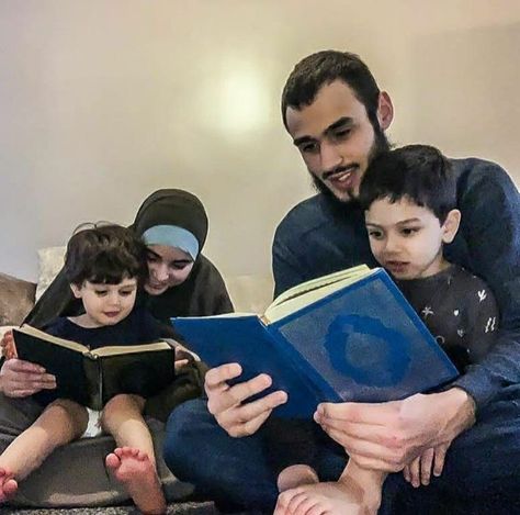 My Dream Family, Couple With Baby, Islam Marriage, Muslim Couple Photography, Muslim Family, Dream Family, Love In Islam, Cute Muslim Couples, Muslimah Aesthetic