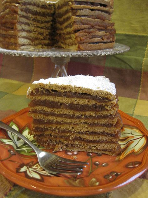 My grandmother used to make this and I can still remember how good it tasted......Old fashioned apple stack cake. Yum. Stack Cake Recipe, Apple Stack Cake, Stack Cake, Molasses Cake, Slow Cooker Apple Butter, How To Stack Cakes, A Piece Of Cake, Piece Of Cake, Apple Butter