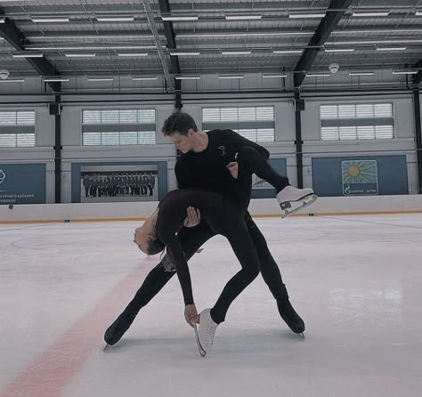 Ice Skating Photography, Ice Skating Aesthetic, Tessa Virtue Scott Moir, From Lukov With Love, Lukov With Love, Tessa And Scott, Skate 3, Skating Aesthetic, Skater Aesthetic