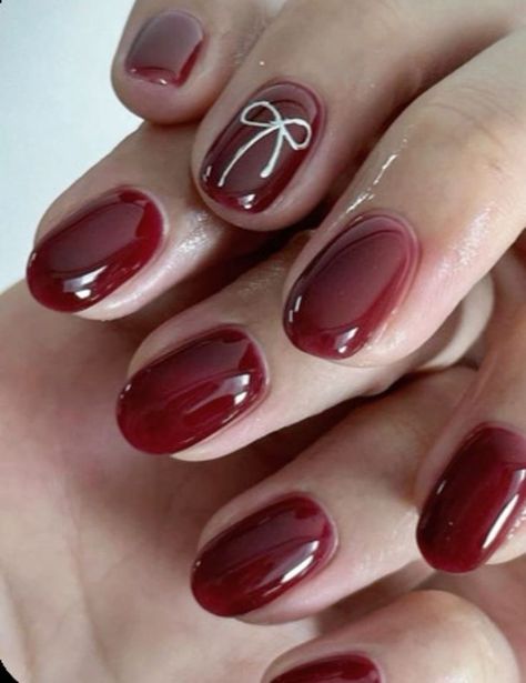 Natural Nail Designs Red, Simple Short Nail Ideas Natural, Simple Cute Gel Nails, Y2k Short Natural Nails, Short Nails Asian, Natural Nail Polish Designs, Downtown Nails Ideas, Cool Girl Nails Aesthetic, Lana Del Ray Nails Aesthetic