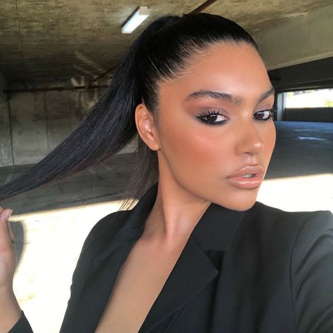 Makeup Glowy, Evening Makeup, Natural Glam, Nude Makeup, Full Face Makeup, Sleek Ponytail, Kiss Makeup, Makeup Goals, Love Makeup