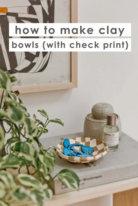 How to Make Checkered Clay Bowls with Oven Bake Clay Clay Bake Crafts, Diy Oven Bake Clay Crafts, Polymer Clay Trays, Oven Dry Clay Projects, Oven Baked Clay Projects, Polymer Clay Tutorial Step By Step, Bake Clay Ideas, Diy Clay Tray, Polymer Clay Tray