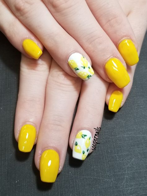 Lemon nails Pastel Yellow Lemon Nails, Cavetown Nails, Lemon Nails Art, Lemon Nails Designs, Eid Nails, Nails Lemon, Character Nails, Fruit Nail Designs, Neon Yellow Nails