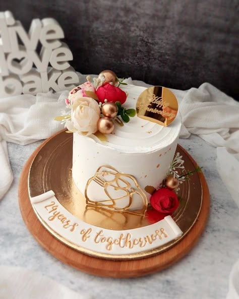 Anniversary cake Fondant Anniversary Cake Ideas, Small Anniversary Cake Designs, Beautiful Anniversary Cake, First Anniversary Cake Ideas 1 Year, 10 Year Anniversary Cake Ideas, Mom Dad Anniversary Cake, Anniversary Cake Ideas For Parents, 1 Year Anniversary Cake Ideas, Latest Anniversary Cake Designs