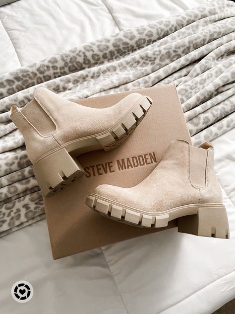 Winter Fall Shoes, Steve Madden Fall Shoes, Steve Madden Beige Boots Outfit, Urban Outfitters Casual Fall Boots, Fall Boots 2023, Booties Steve Madden, Fall Shoes 2023, Chunky Boots Beige, Cute Fall Shoes