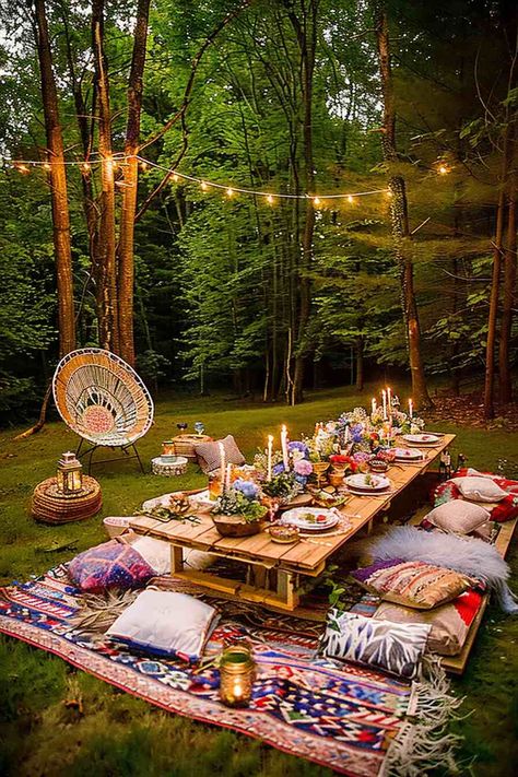 21 Boho Garden Party Decoration Ideas to Inspire Your Next Gathering - Home Made Graceful Lux Picnic, Picnic Party Decorations, Classic Picnic, Boho Garden Party, Backyard Dinner Party, Party Decoration Ideas, Luxury Picnic, Picnic Birthday Party, Fall Picnic