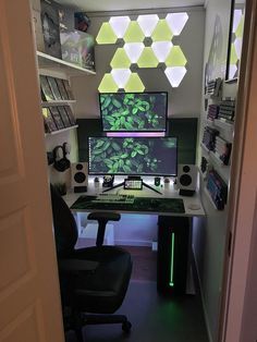 Small Gaming Room Ideas and Gamer Closet, Closet Gaming Setup, Sala Game, Gaming Nook, Small Gaming Room Ideas, Futuristic Things, Setup Pc, Small Game Rooms, Gaming Desk Setup