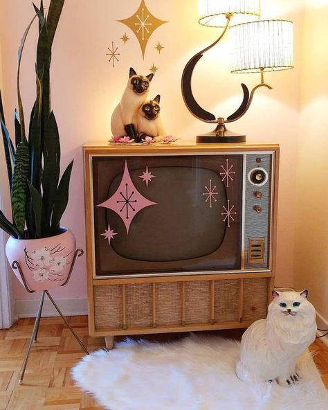 525 Likes, 8 Comments - Unique boutique of cuteness (@vinnieboyvintage) on Instagram: “Our pink #atomic #wallstickers now restocked MORE designs coming soon COMMENT LIKE SAVE TAG 💕 📷 by…” 50s Home, Atomic Decor, Midcentury Interior, Girl Apartment Decor, Kitsch Vintage, Sticker Decals, Vintage Kitsch, Barbie Dream House, Cute Home Decor