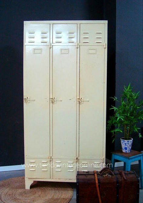 Vintage Lockers, Aol Mail, Scandinavian Aesthetic, Decor Studio, Metal Cabinet, Industrial Style, White Vintage, Lockers, Locker Storage