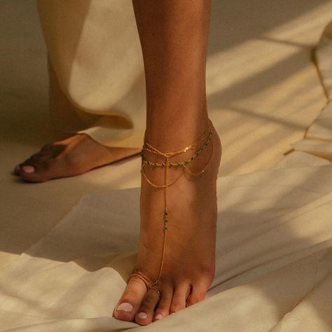 Anklets Indian, Hand Jewelry Rings, Anklet Designs, Their Story, Jewelry Fashion Trends, Foot Jewelry, Ankle Bracelet, Chain Anklet, Hand Jewelry