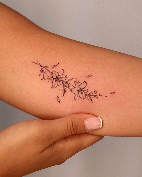 50+ INSANELY CUTE SMALL TATTOO IDEAS TO COPY - Stylin by Sarita Small Tattoo Women, Cute Small Tattoo Ideas, Small Tattoo Ideas, Getting A Tattoo, Tattoo Women, Cute Small Tattoos, Small Tattoo, Get A Tattoo, A Tattoo