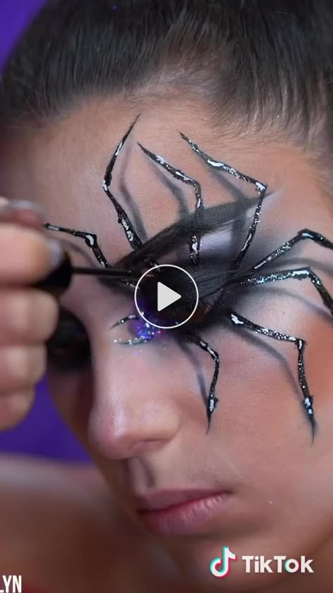 Halloween Spider Makeup, Illusion Makeup, Maquillage Halloween Simple, Spider Makeup, Eye Illusions, 3d Spider, Creative Halloween Makeup, Halloween Make-up Looks, Halloweenský Makeup