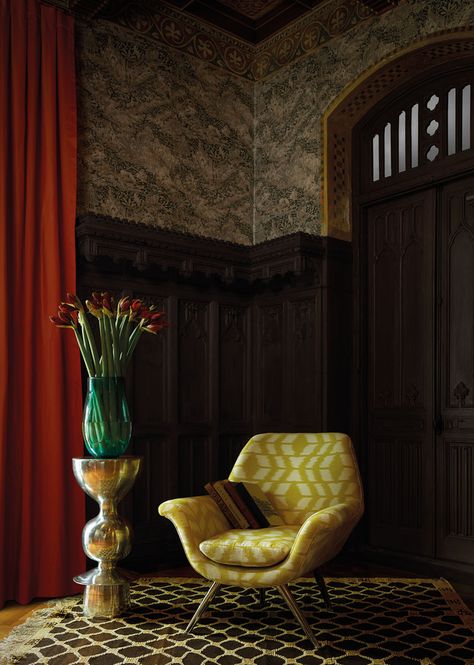 Paris Deco Off 2016: Materials Camouflage Their Origins Jim Thompson Wallpaper, Jim Thompson Fabric, Jim Thompson, Fabric Trimmings, Embossed Wallpaper, Arm Chair Covers, Interior Design Magazine, Traditional Interior, Design Student