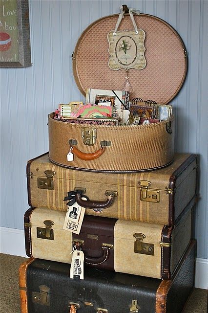 Old Luggage Decor, 1930s Luggage, Vintage Luggage Decor, Luggage Repurposed, Old Things Vintage, Luggage Decor, Suitcase Ideas, Cardboard Suitcase, Suitcase Decor