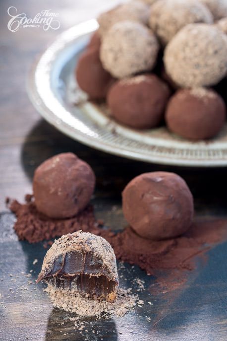 Avocado Truffles, Caramel Truffles, Caramel Truffle, Chocolate Truffle Cake, Chocolate Avocado, Dark Chocolate Truffles, Truffle Recipe, Cake Truffles, Chocolate Caramel