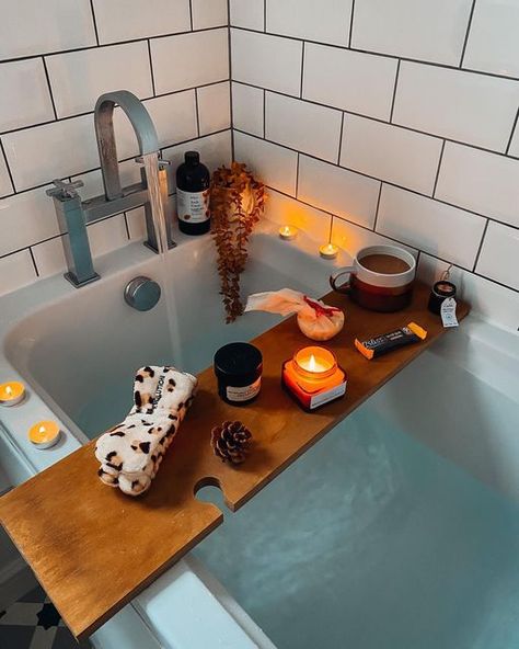 Beauty Content Creator, Halloween Bath, Bath Aesthetic, Cosy Autumn, Halloween Bedroom, Beauty Content, Good Morning Gorgeous, Romantic Ideas, Bath Oil