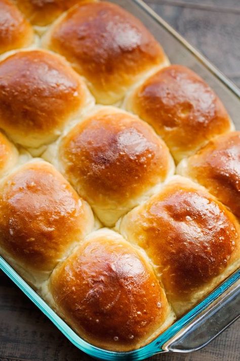 Soft and Fluffy One Hour Dinner Rolls Shared on http://www.facebook.com/TheDailySpoonandFork/ Honey Yeast Rolls, Quick Yeast Rolls, Roadhouse Rolls, Sandwich Rolls, Baked Items, Sweet Dinner Rolls, Amish Bread, Pav Recipe, Honey Wheat Bread