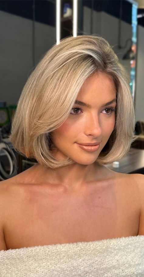 Old Money Blonde Bob, Old Money Bob, Money Blonde Hair, Old Money Blonde Hair, Page Haircut, Dark Blonde Bob, Straight Blonde Bob, Money Blonde, Cameron Diaz Hair