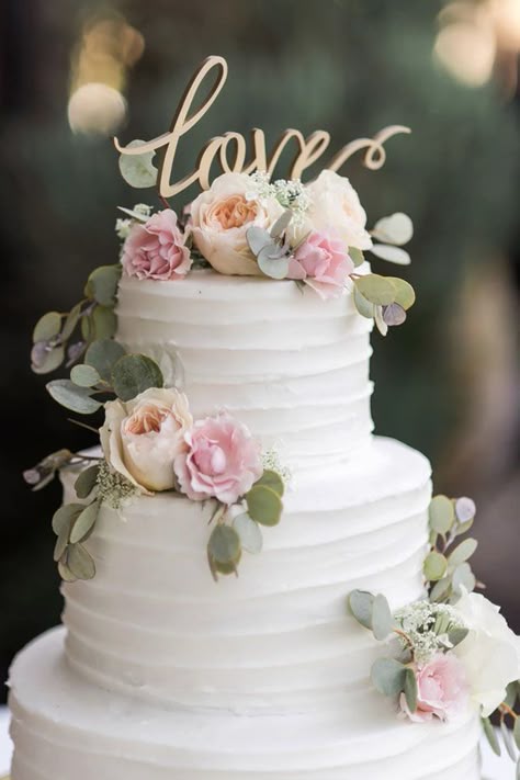 Floral wedding cake - William Innes Photography Love Cake Topper, Floral Wedding Cake, Floral Wedding Cakes, Amazing Wedding Cakes, Wedding Cake Rustic, White Wedding Cakes, Simple Wedding Cake, Wedding Cakes Vintage, Elegant Wedding Cakes