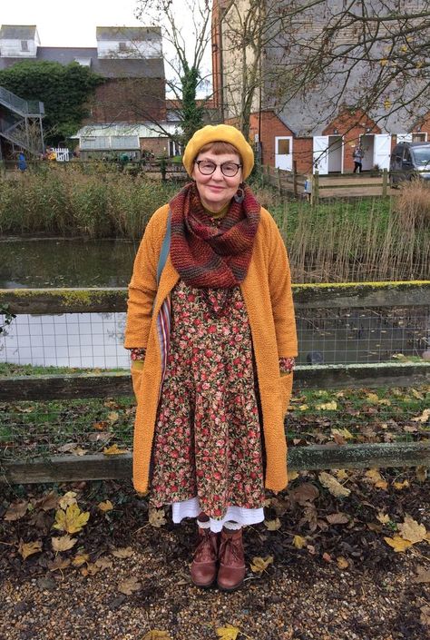 Grandma Winter Outfit, Boho Grandma Style, Grannycore Outfit, Eclectic Grandma Fashion, Granny Chic Fashion Advanced Style, Grandma Fashion Aesthetic, Grandma Chic Fashion, Grannycore Fashion, Grandma Core Fashion