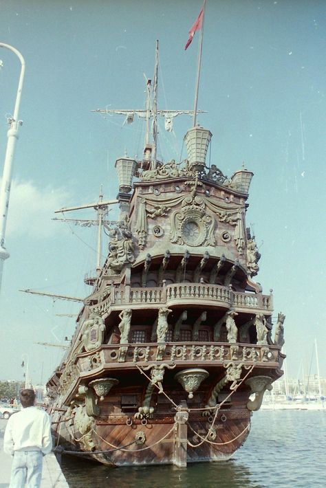 All sizes | "Pirates" ship Neptuno at Barcelona docks | Flickr - Photo Sharing! Old Pirate, Pirates Ship, Navi A Vela, Old Sailing Ships, Clipper Ship, Old Boats, Sailing Vessel, Pirate Life, Wooden Ship