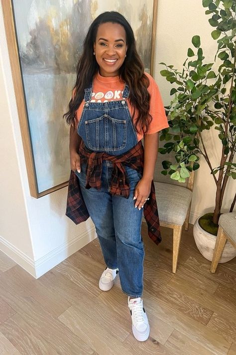 Spice up your fall denim overalls outfit with a classic tee. Effortless, comfortable, and oh-so-stylish. I've linked it, so tap to shop and complete your casual look. 🍁 Overalls Outfit Fall, Denim Overalls Outfit, Overalls Outfit, Simple Fall Outfits, Long Sleeve Flannel, Fall Denim, Denim Overalls, Women Long Sleeve, Everyday Fashion