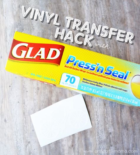 Vinyl Transfer Glad Press'n Seal Hack at artsyfartsymama.com #pressnsealhacks #PMedia #ad @gladproducts @walmart Using Transfer Paper With Vinyl, How To Use Transfer Paper With Vinyl, Vinyl Transfer Tape Hack, Transfer Tape Hack, Diy Transfer Paper, Cricut Help, Cricut Hacks, Cricut Supplies, Hacks And Tips