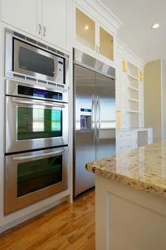 Microwave hood vs. stack microwave + double ovens? Wall Oven Kitchen, Double Oven Kitchen, Kitchen Appliance Storage, Double Ovens, Pantry Wall, Outdoor Kitchen Appliances, New Kitchen Designs, Kitchen Pantry Cabinets, Kitchen Designs Layout