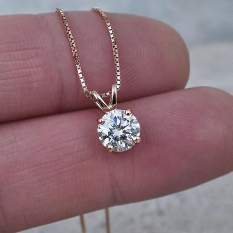 Necklace Video, Mothers Day Jewelry, Diamond Pendants Designs, Modern Gold Jewelry, Moissanite Pendant, Solitaire Necklace, Gold Chain With Pendant, Moissanite Necklace, Diamond Necklace Set