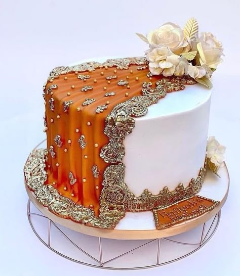 Saree Cake, Henna Cake Designs, Bollywood Cake, Mehndi Cake, Henna Cake, Indian Cake, Bachelorette Cake, Cake Branding, Boho Wedding Cake