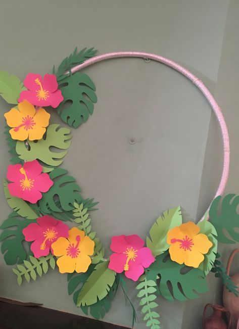 Paper Mache Crafts: Fun and Functional Ideas for All Ages Tropisk Fest, 4de Verjaardag, Festa Moana Baby, ليلو وستيتش, Luau Party Decorations, Aloha Party, Hawaiian Party Decorations, Luau Theme Party, Luau Birthday Party