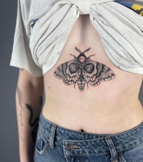 Women Sternum Tattoo, Sternum Piece, Under Chest Tattoo, Black Line Tattoo, Underboob Tattoo, Moth Tattoo, Stomach Tattoos, Botanical Tattoo, Sternum Tattoo