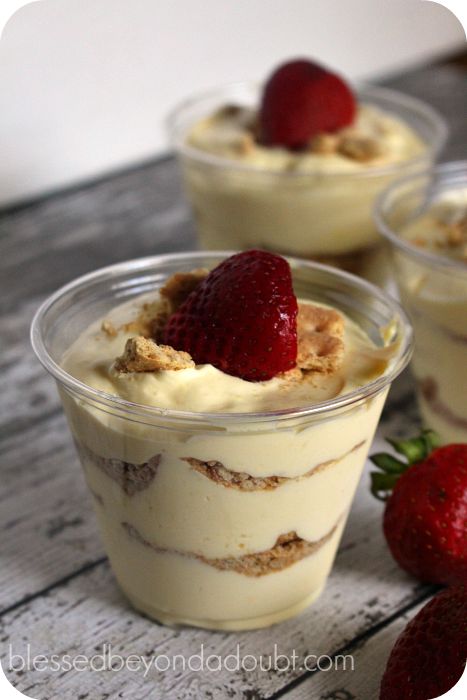 Vanilla Pudding Shooters, Vanilla Pudding Trifle, Individual Pudding Cups, Vanilla Pudding Parfait Cups, Vanilla Pudding Cups Ideas, Graham Cracker Vanilla Pudding Dessert, Vanilla Pudding Desserts Graham Crackers, Custard Desserts Cups, Vanilla Pudding Trifle Desserts