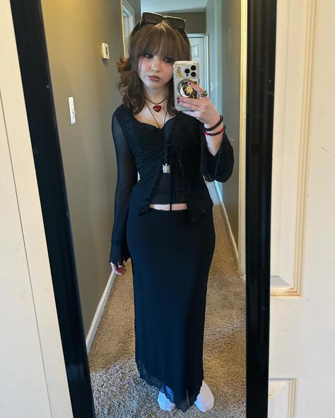 Goth flicks🖤🙌🏻 Slightly Goth Outfits, Goth Modest Outfits, How To Style A Black Maxi Skirt, Modest Gothic Outfits, Goth Long Skirt Outfit, Modest Goth Outfit, Feminine Goth Outfit, Corp Goth Outfits, Clean Goth Aesthetic