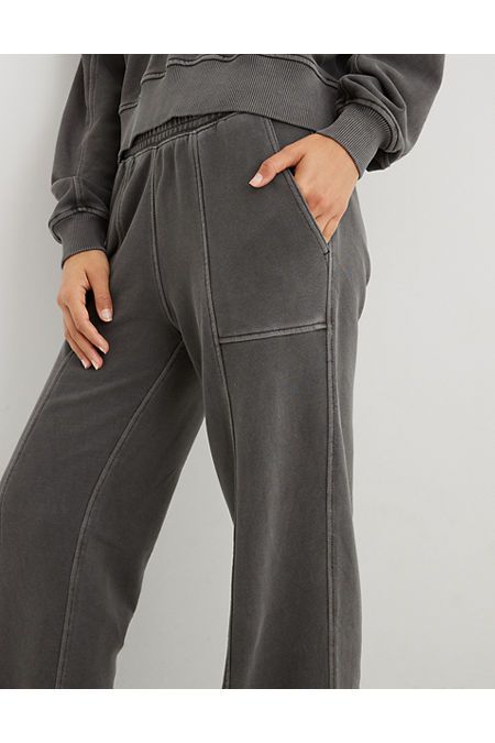 Cozy & lightweight Real Good Everyday fleece/Elastic waistband for your best fit!/Front seaming deets (it's all about the little things)/Deep front pockets AKA the best storage for all your essentials/It's a SET! Wear with the comfiest matching sweat Skater Pants, Sweatpants For Women, Comfy Sweatpants, Fall Pants, Wide Leg Sweatpants, Sell Out, Mens Outfitters, The Little Things, Leggings Shop