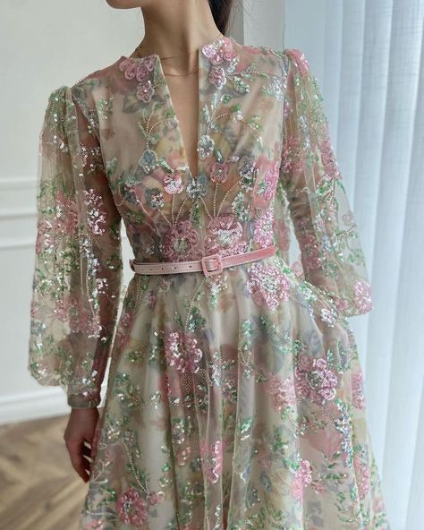 Floral Embroidered Dress, فستان سهرة, How To Make Clothes, Handmade Dresses, Embroidery Dress, Fancy Dresses, Embroidered Dress, Floral Maxi Dress, Simple Dresses