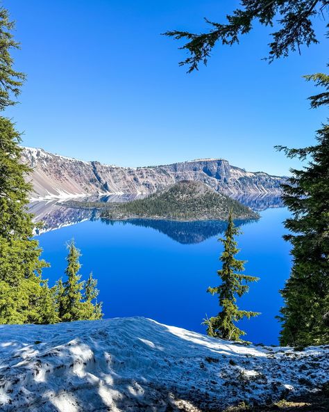 𝗔𝗺𝗲𝗿𝗶𝗰𝗮’𝘀 𝗺𝗼𝘀𝘁 𝗯𝗲𝗮𝘂𝘁𝗶𝗳𝘂𝗹 𝗡𝗮𝘁𝗶𝗼𝗻𝗮𝗹 𝗣𝗮𝗿𝗸 … 📍Crater Lake National Park Travel Lens crowned @craterlakenps after it received the most reviews mentioning the word ‘beautiful.’ 😍 America has a lot of beautiful national parks and this is certainly one of them 😍 I visited in June and there was still snow on the ground so a lot of the trails weren’t open for the season yet. However, being off-season, the water was perfectly still because the boat tours to Wizard Island hadn’t begun. I used Me... Wizard Island Crater Lake, Lonar Crater Lake, Possum Kingdom Lake, Rattlesnake Lake Washington, Road America Elkhart Lake, Crater Lake National Park, Crater Lake, National Parks Trip, Packing Tips For Travel