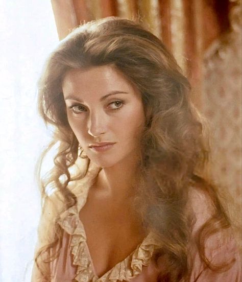 Jane Seymour Actress, Lady Jane Seymour, Angelcore Aesthetic, East Of Eden, Somewhere In Time, Jane Seymour, Beauty Goals, Hair Skin, Golden Age Of Hollywood