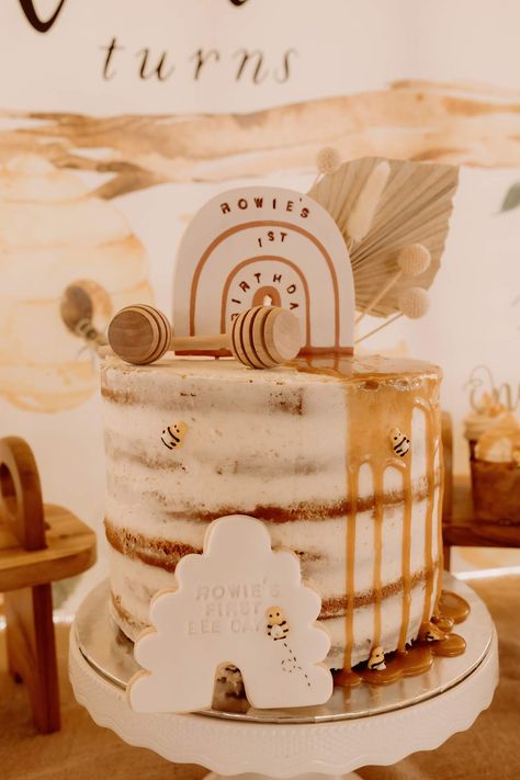 First Bee-day Birthday Party Ideas | Photo 10 of 11 | Catch My Party Honey Bee Cake Ideas, Bumble Bee 1st Birthday Girl, Cupcake Aesthetic, Bee Birthday Theme, Bee Themed Birthday Party, Baby Brunch, Honey Bee Baby Shower, 1st Birthday Party For Girls, Bee Birthday Party