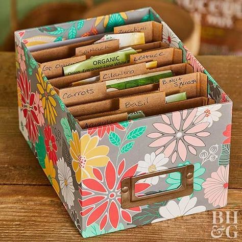 Use a recipe box to organize and store seed packets! Clever! Diy Seed Packets, Seed Storage, Seed Box, Simple Garden, Garden Hacks, Garden Games, Seed Bank, Seed Saving, Diy Greenhouse