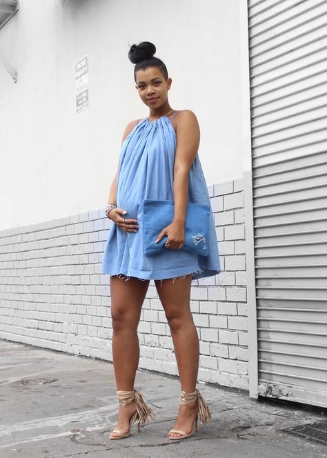 Denim Summer Outfits, Prego Outfits, Denim Dress Summer, Baby Bump Style, Preggo Fashion, Maternity Brands, Mommy Outfits, Cute Maternity Outfits, Stylish Maternity Outfits