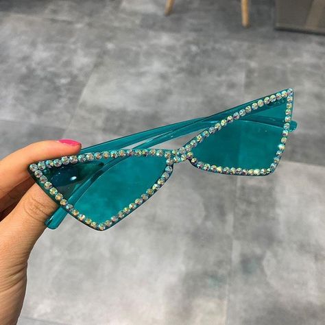 Look 80s, Diamond Cat, Rhinestone Sunglasses, Cat Eye Sunglasses Women, Cute Sunglasses, Cute Glasses, نظارات شمسية, Stylish Glasses, Trendy Sunglasses