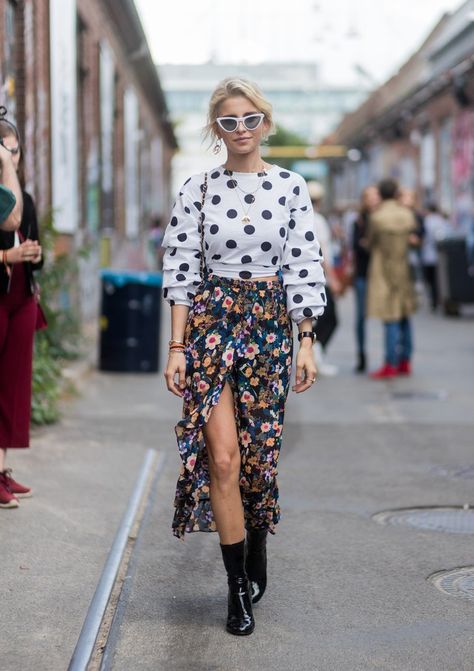 Dots Outfit, Caroline Daur, Dots Fashion, Look Legging, Polka Dots Outfit, Retro Skirt, Polka Dots Fashion, Spring Fashion Outfits, Fashion Blogger Style