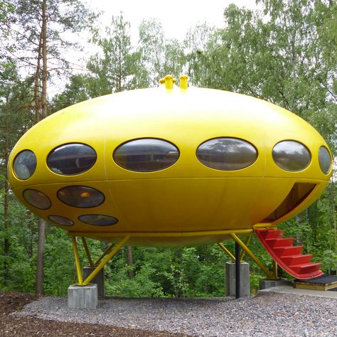 Exterior Paint Schemes, Architecture Unique, Dome Home, Famous Architects, Earthship, Flying Saucer, Good House, Paint Schemes, Retro Futurism