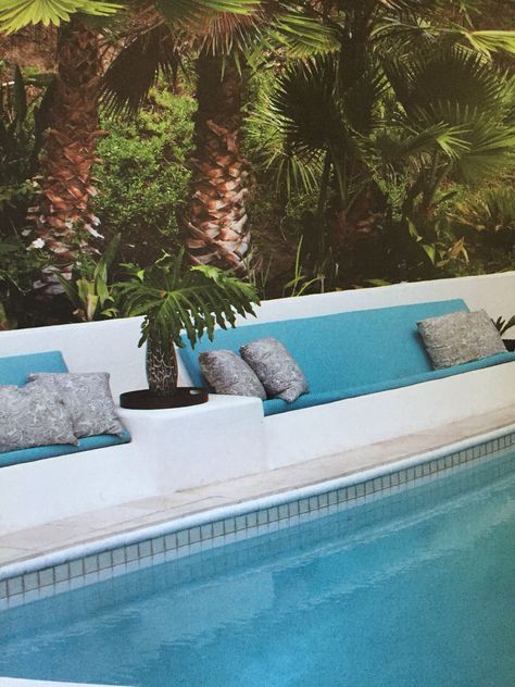 Laid back seating area with built in side table Built In Seating Around Pool, Pool Seating Ideas Built Ins, Built In Pool Seating, Pool Side Seating Ideas, Pool Built In Seating, Pool Bench Seating, In Pool Seating, Built In Side Table, Pool Seating