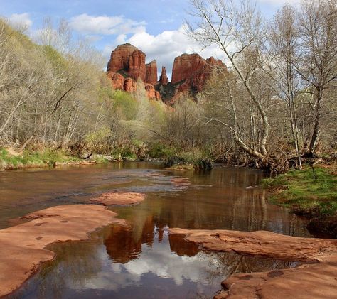 Arizona Tourist Attractions, Oak Creek Canyon Arizona, Arizona Attractions, Sedona Vacation, Slide Rock State Park, Oak Creek Canyon, Nevada Travel, Honeymoon Spots, What To Do Today