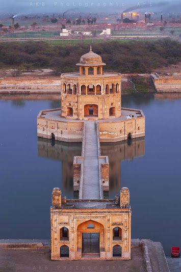 Hiran Minar; Urdu: ہرن مینار (Minaret of Antelope) is set in peaceful environs near Lahore in Sheikhupura, Pakistan. It was constructed by Emperor Jahangir as a monument to Mansraj, one of his pet deer.  Hiran Minar, Sheikhupura, Punjab, Pakistan. Hiran Minar, Culture Architecture, Pakistan Culture, History Of Pakistan, Mughal Architecture, Pakistan Travel, Kuching, One Day Trip, Cultural Architecture