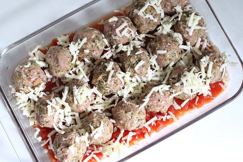 Mozzarella-Stuffed Turkey Pesto Meatballs Turkey Pesto Meatballs, Vegetarian Chickpea Curry, The Family Freezer, Pesto Meatballs, Meals To Freeze, Turkey Pesto, Beef Freezer Meals, Freeze Ahead Meals, Chicken Zucchini Casserole