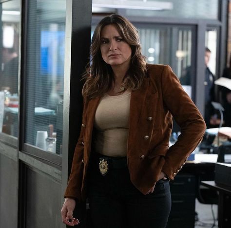 law and order svu, season 25. mama olivia benson. Detective Outfit, Stephanie March, Law And Order: Special Victims Unit, Special Victims Unit, Olivia Benson, Business Outfits Women, Law And Order Svu, Mariska Hargitay, January 25