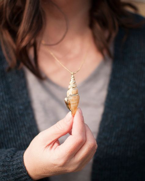 Conch Shell Jewelry, Conch Seashell, Seashell Pendants, Hippy Gifts, Coral Pendant, Seashell Jewelry, Rainbow Quartz, Seashell Necklace, Beach Lover